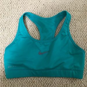 Nike shorts bra